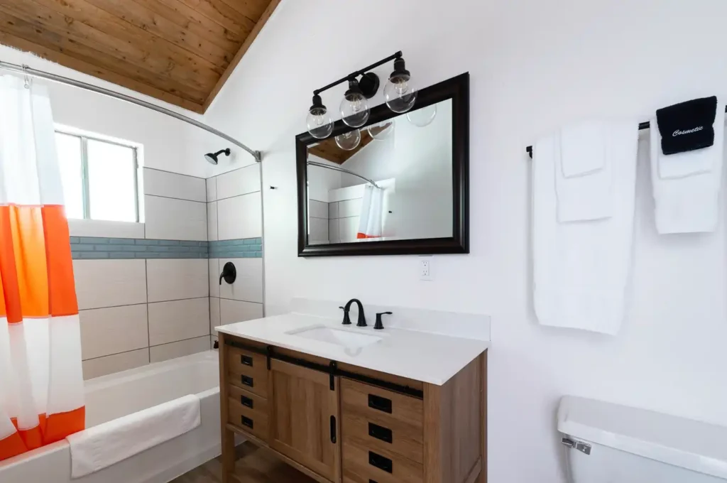 Quail Cabin Bathroom