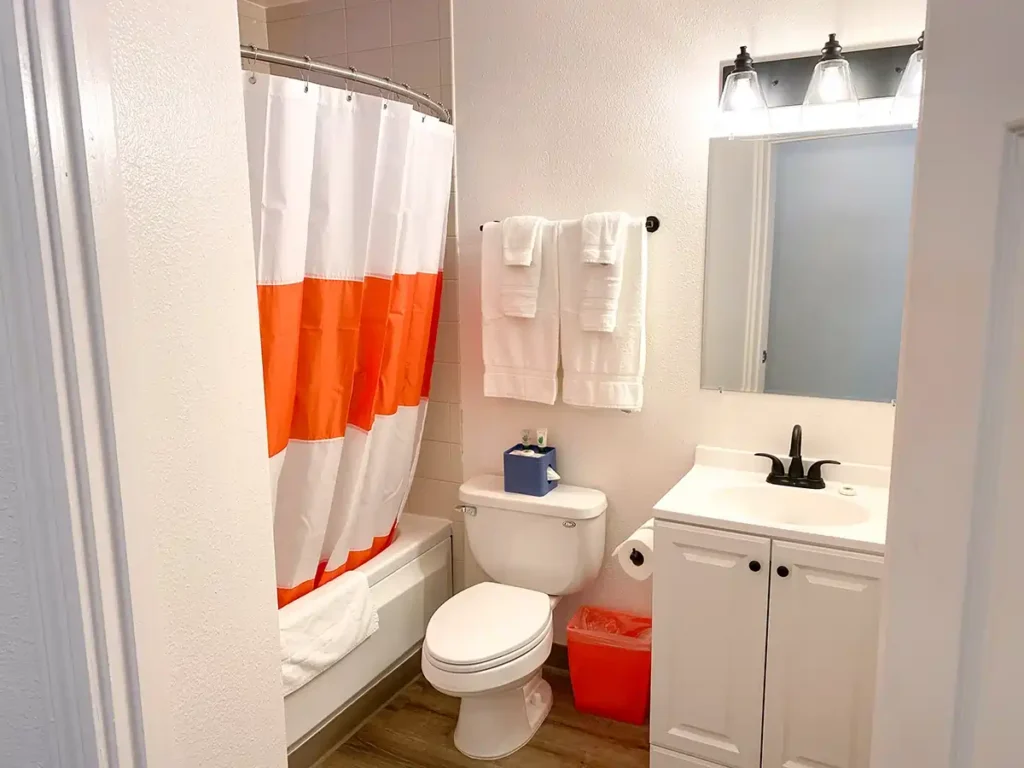 Secoya King Bath Room